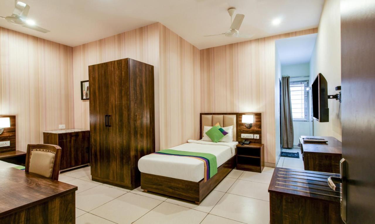 Treebo Trend Sindhura Grand Hotel Haiderabad Buitenkant foto