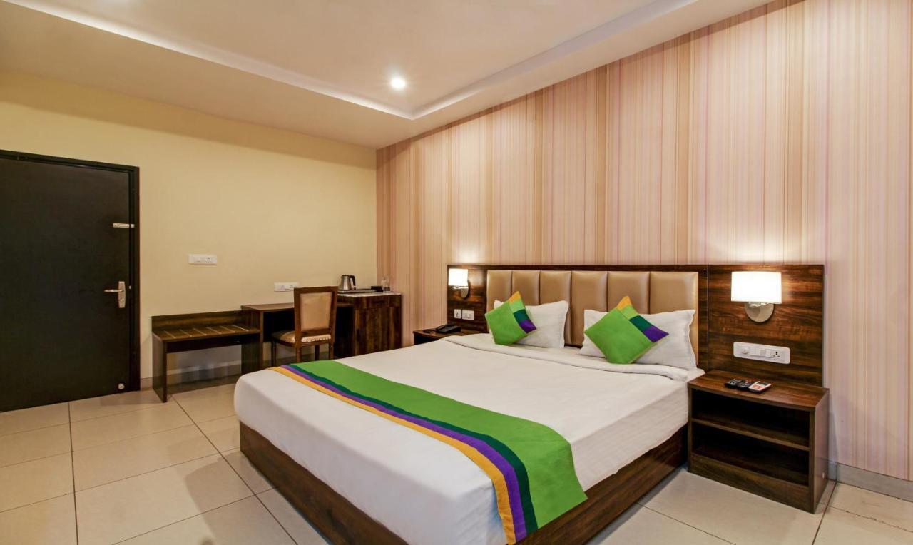 Treebo Trend Sindhura Grand Hotel Haiderabad Buitenkant foto