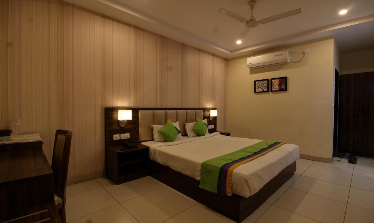 Treebo Trend Sindhura Grand Hotel Haiderabad Buitenkant foto
