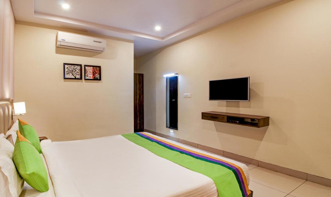 Treebo Trend Sindhura Grand Hotel Haiderabad Buitenkant foto