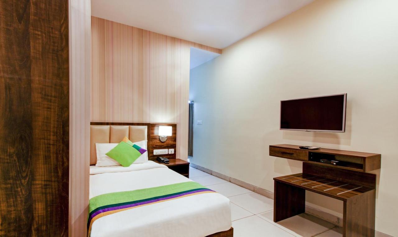 Treebo Trend Sindhura Grand Hotel Haiderabad Buitenkant foto