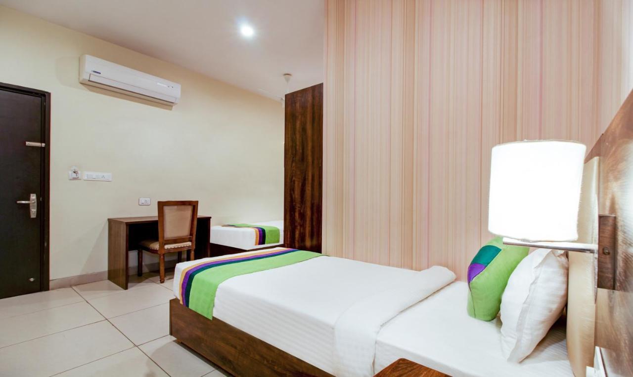 Treebo Trend Sindhura Grand Hotel Haiderabad Buitenkant foto