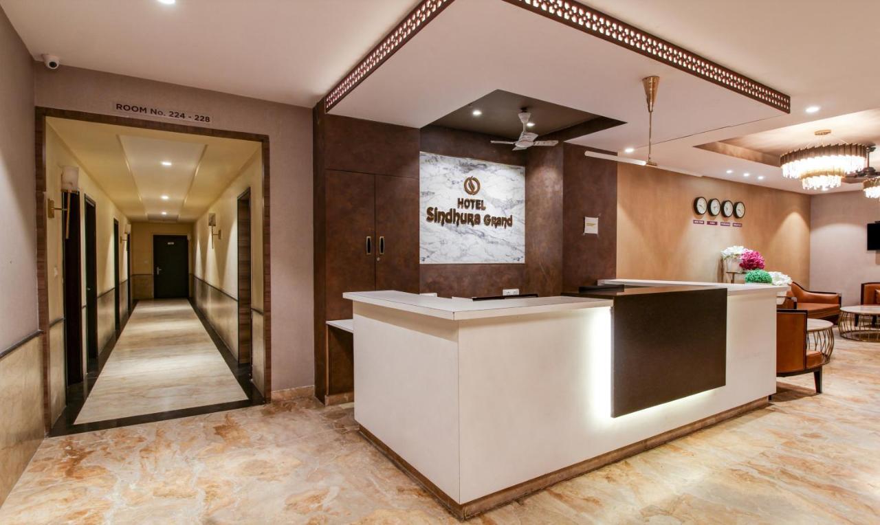 Treebo Trend Sindhura Grand Hotel Haiderabad Buitenkant foto