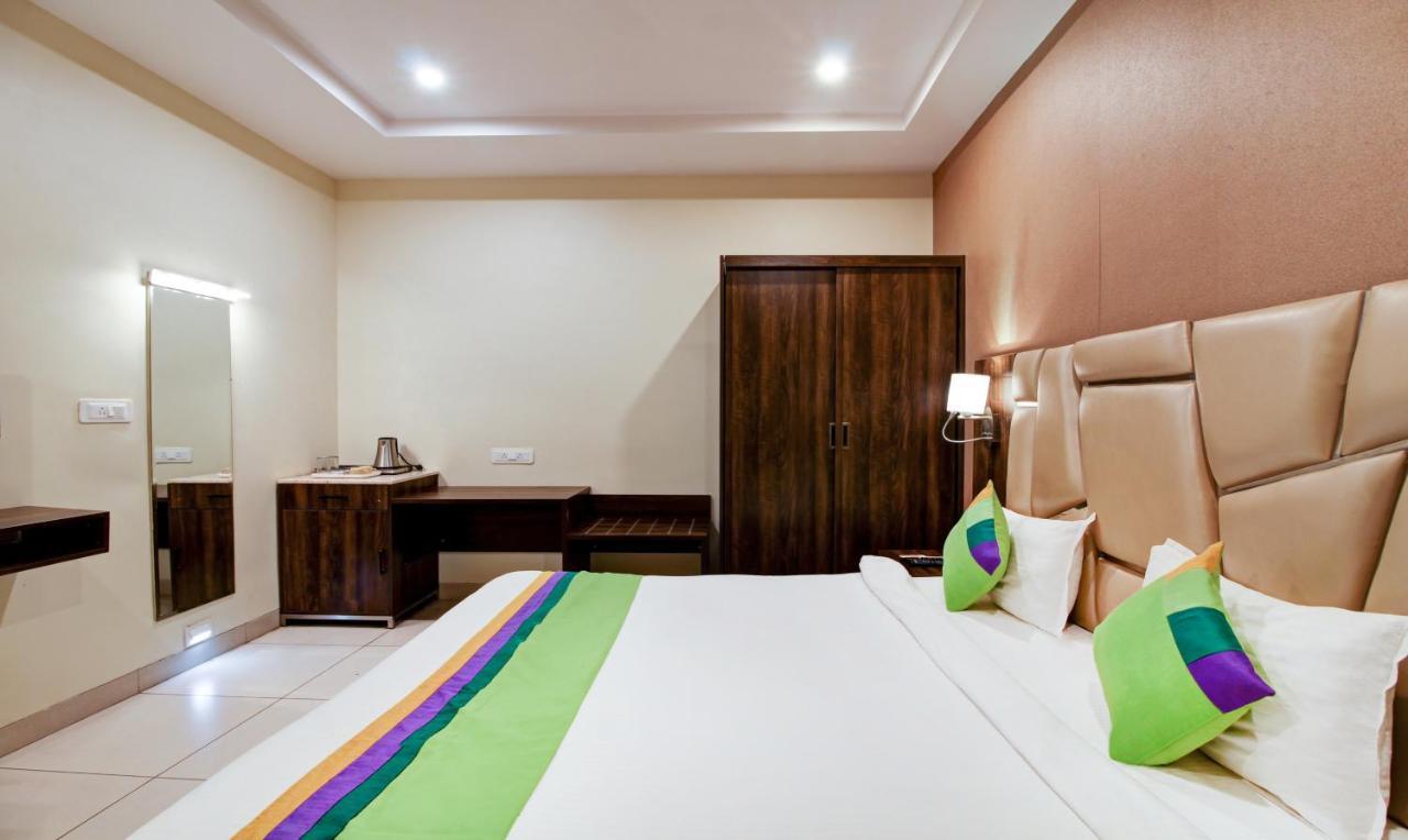 Treebo Trend Sindhura Grand Hotel Haiderabad Buitenkant foto