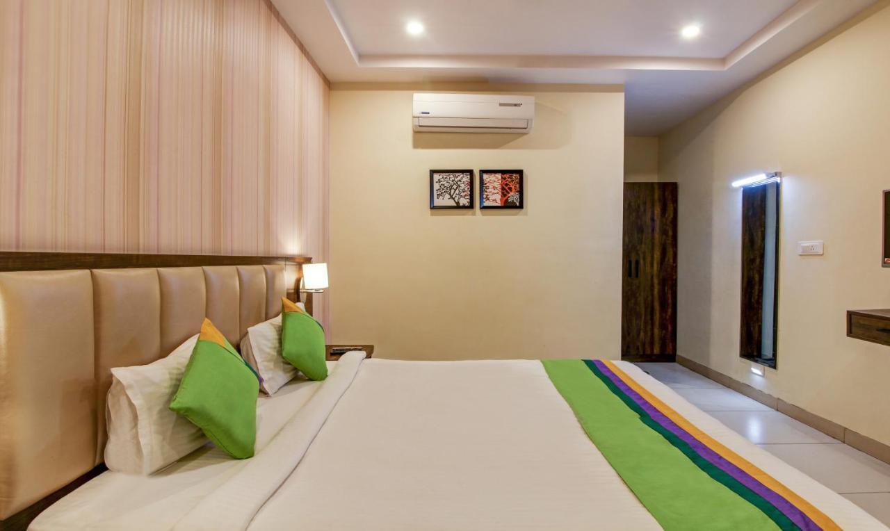 Treebo Trend Sindhura Grand Hotel Haiderabad Buitenkant foto